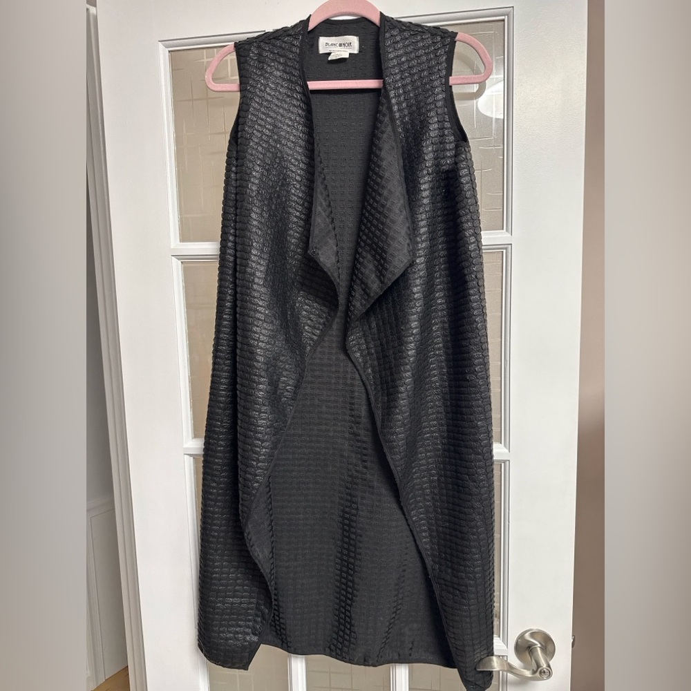 blanc noir Black Textured Sleeveless Drape Vest